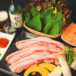 Providing domestically produced raw samgyeopsal grilled to the perfect degree by professionals.