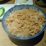 信州そば むらた - 鶏そぼろご飯（漬物付き）