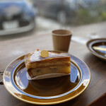 오카시노 미세 타마 - 카라멜 바나나 타르트