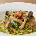 スピガ風バジルソース（ベーコン・ソーセージ・野菜）