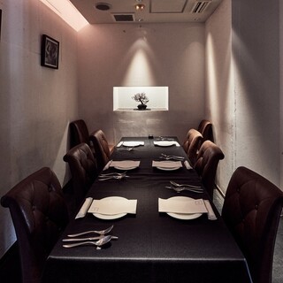 テーブル席を繋げて個室に♪8名様～最大12名様でご利用可能です。ご相談ください。