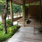 松楓楼 松屋 - ふた部屋分の渡り廊下と個室露天風呂です