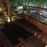 松楓楼 松屋 - 部屋の庭にもライトアップ　お風呂から見ると幻想的です