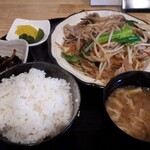 めし屋 かばちゃん - 肉野菜炒め定食　715円