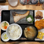 居酒食堂 わ楽 - 和定食。極上の豚ヒレカツ付きです