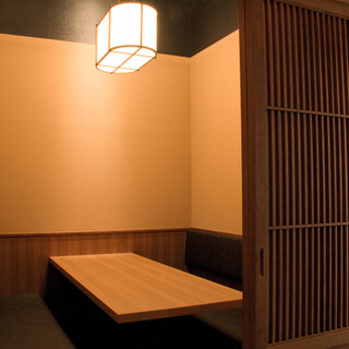 消防法の関係で天井部は開放されています。
                                          