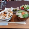 ベジカフェ グリーンフィールド - お野菜たっぷり炊き込みご飯とお味噌汁　サラダ付き