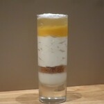 フィエルテ - ヨーグルトムース、ラムネのジュレのミニパフェ