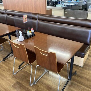 ソファー席