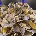 牡蠣酒場 海運亭 - 牡蠣の特大盛り