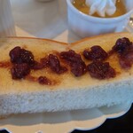 珈琲香房 夢来夢来 - ○トースト
モッチリ柔らかくて美味しいトーストだねえ❕
小倉バターで美味しい味わい