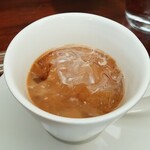 キッチン ブルー グローブ - ミルクを入れます