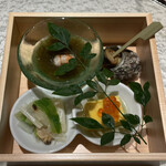 Tempura Azabu Yokota - もずく酢 車海老添え  姫サザエのうま煮  アサリと春野菜のうるい かぼちゃのお豆腐いくら添え
