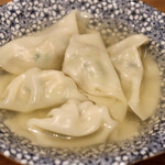 餃子とスパークリング バブルス - エビ水餃子