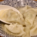 餃子とスパークリング バブルス - エビ水餃子