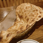 ネパールステーション - ナン。これも普通においしい。