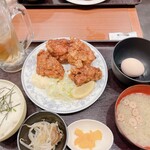 幸の鳥 - 唐揚げ4個ととろろ丼のセット880円