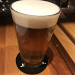 ヒマラヤテーブル - ハードボヘミアンピルスナー(本庄銀座ブルワリー:埼玉)。色合いも結構濃いめのピルスナーは喉越しの爽快さよりコク深さのあるもの。とりあえずでも良いし、途中に挟むのもアリな骨太ピルスナー☆