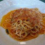 Aランチ：八街産トマトで作ったトマトソース、ペコリーノチーズ風味のスパゲッティ