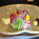 和風花紋 - カツオp刺身　ハラミに注目