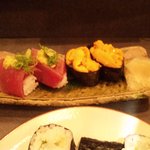 和風花紋 - 握り　ウニとカツオ（手前はいかしそ巻き）