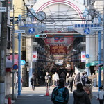 ラーメン 三亀 - 三吉橋通り商店街と、その向こうに横浜橋商店街