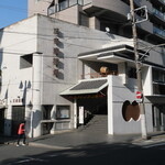 ラーメン 三亀 - 商店街の端の三吉演芸場