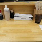 ラーメン 三亀 - 卓上