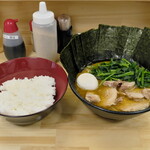 ラーメン 三亀 - 特三亀ラーメンとご飯