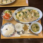 中華川食堂 - 地鶏×牡蠣 白麻婆豆腐定食