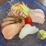 三楽 - 美味しくて、盛り付けも鮮やかな刺身の四点盛り。