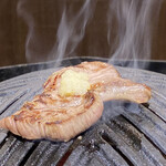 成吉思汗 大黒屋 五丁目店 - 肩ロースにんにく乗せ