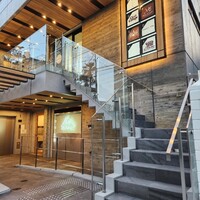 ビーフキッチン 恵比寿店 - オシャレなビルの1階