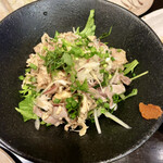 風来坊 - 炙り鶏皮ポン酢（450円）