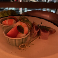 ザ タヴァン グリル＆ラウンジ - 