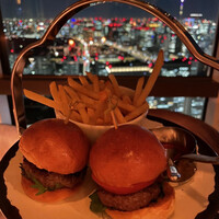 ザ タヴァン グリル＆ラウンジ - 