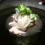 仁修樓 - パクチー、白ネギたっぷりのせて