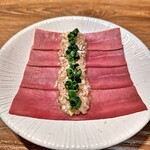 炭火焼肉ホルモン うしごろ - タン刺しねぎ塩