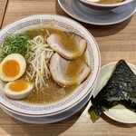 広島ラーメン 椛 - 味玉ラーメン、おむすび