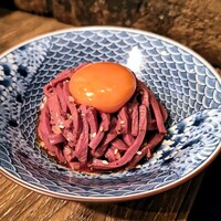 炭火焼肉ホルモン うしごろ 中目黒店 - 極上月見ハツユッケ