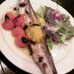 トラットリア・ステッラ・カンパーニャ - カマスのオーブン焼き破裂トマトソース
      