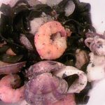 トラットリア・ステッラ・カンパーニャ - イカスミのタリアテッレ塩味
      ほんとおすすめ！
      麺に入れてあるから、口が黒くなりにくいそうです！