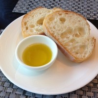 R restaurant & bar - ランチセットのパン