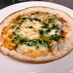 Whitebait Genovese pizza