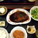 猫丸食堂 - 料理写真:私の鯖味噌メンチ定食&連れのローストビーフど～ん☆