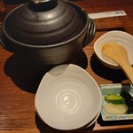 Washu To Wadan Kakomi Ryouridai An - ずわい蟹の土鍋ご飯