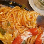 喫茶リッチ - 鉄板ナポリタン（サラダ付き960円）③up