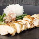 Chicken tataki with chopped wasabi and onion grated ~Low temperature cooking~