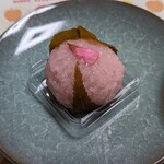 京都祇園 仁々木 - 料理写真:桜餅　道明寺、¥260-
