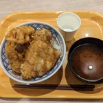 江戸前天丼 濱乃屋 - 鶏天丼、赤だし¥880-